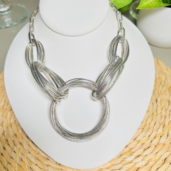 Modernist Large textured metal concentric interlocking circle bib necklace. - Picture 1 of 8